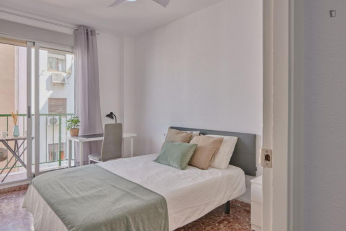 Appealing double bedroom with a balcony, in Benimaclet