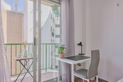 Appealing double bedroom with a balcony, in Benimaclet