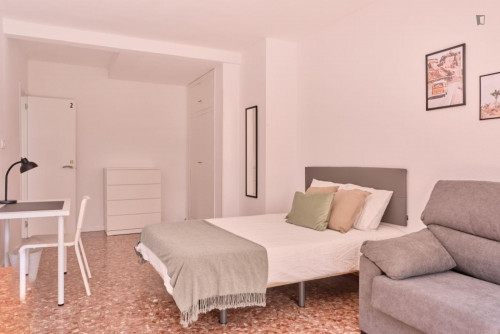 Spacious double bedroom with a balcony, in Benimaclet  - Gallery -  5