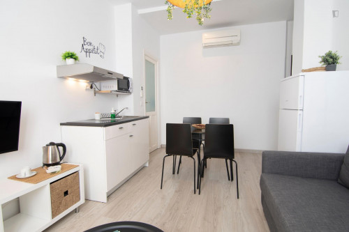 Nice 2-bedroom apartment near Iglesia de San Antón
