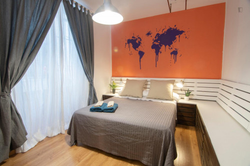 Bright 1-bedroom apartment near Plaza de Gracia