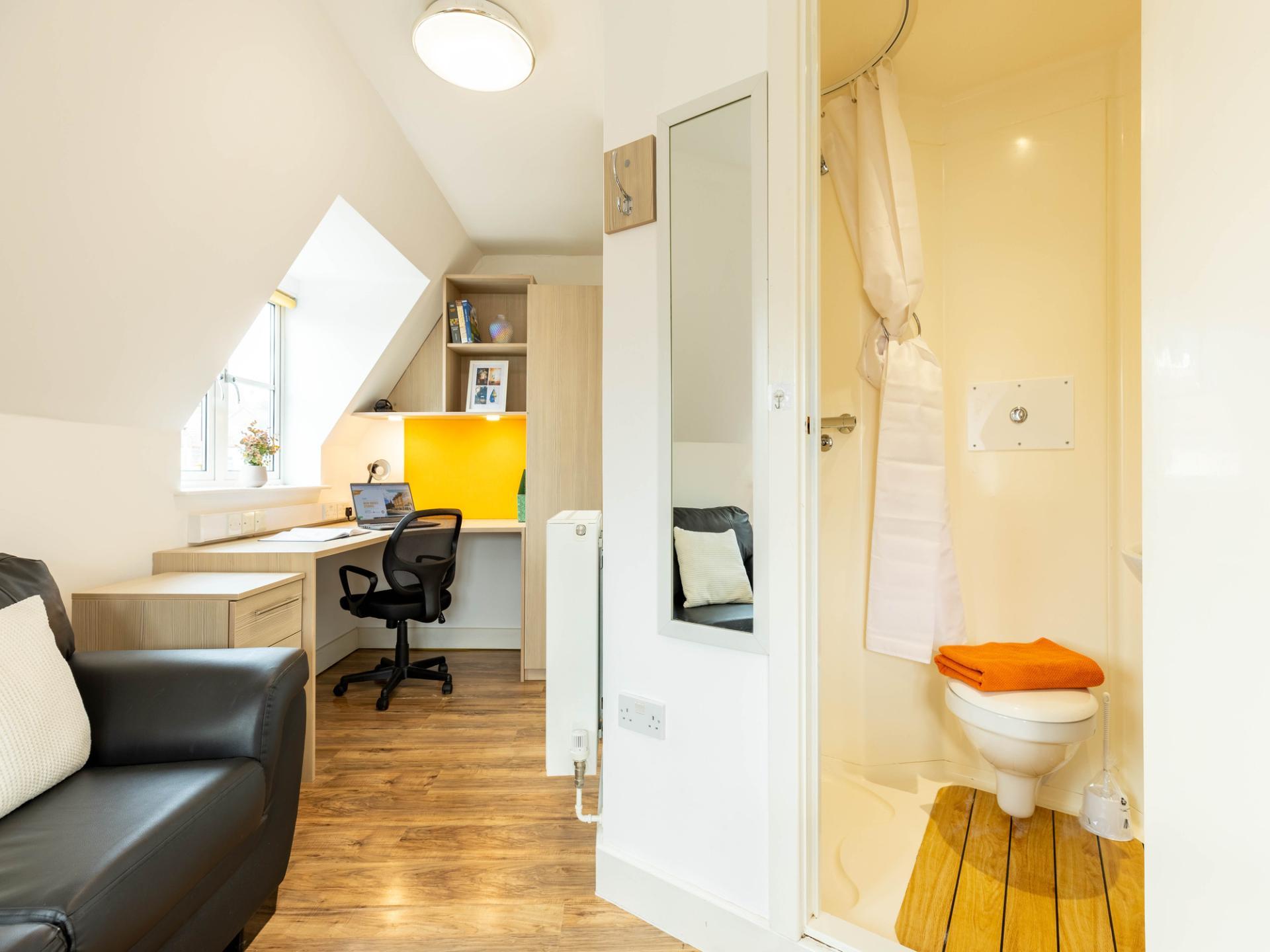  Top Floor Classic Studio  -  Iron Bridge Studios  - Gallery -  5