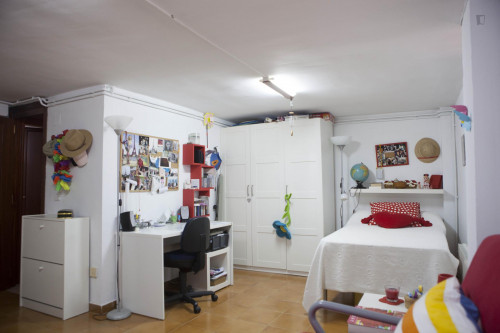 Wide twin bedroom in a great house, in Mairena del Aljarafe - Gallery - 23