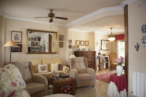 Wide twin bedroom in a great house, in Mairena del Aljarafe - Gallery - 16