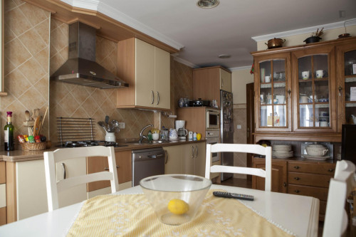 Wide twin bedroom in a great house, in Mairena del Aljarafe - Gallery - 11