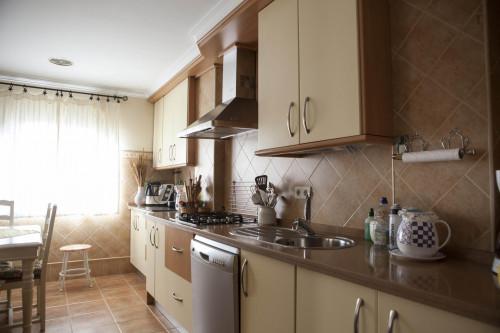 Wide twin bedroom in a great house, in Mairena del Aljarafe - Gallery - 15