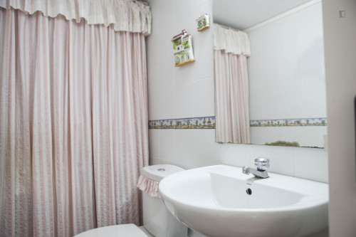 Wide twin bedroom in a great house, in Mairena del Aljarafe - Gallery - 9