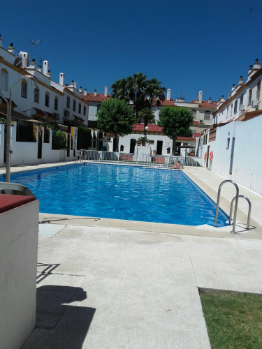 Wide twin bedroom in a great house, in Mairena del Aljarafe