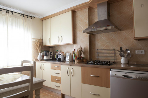 Wide twin bedroom in a great house, in Mairena del Aljarafe - Gallery - 14