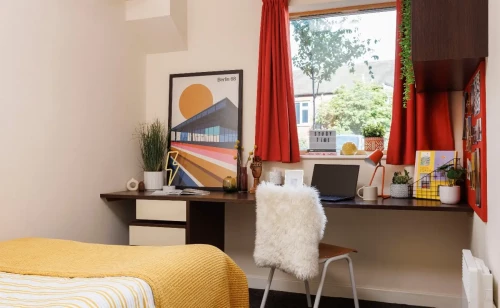  Small Standard Double En-Suite: Three Bedroom Flat  -  Byron Central  - Gallery -  1