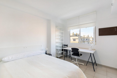 Habitaciones, con terraza exterior. A 50 mts del Mercadona y del Metro