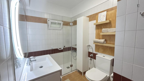 Bright single bedroom next to Telheiras metro station  - Gallery -  5