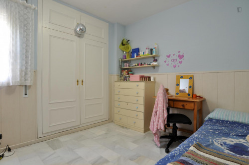 Bright and cosy single bedroom in a 4-bedroom apartment near Universidad Laboral - Gallery - 19