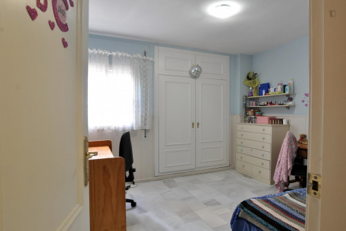 Bright and cosy single bedroom in a 4-bedroom apartment near Universidad Laboral - Gallery - 20