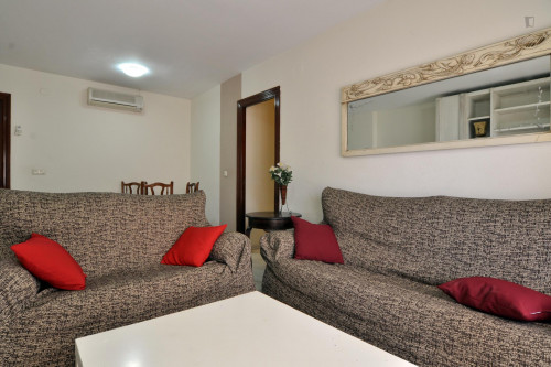 Bright and cosy single bedroom in a 4-bedroom apartment near Universidad Laboral - Gallery - 16