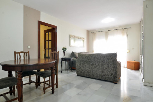 Bright and cosy single bedroom in a 4-bedroom apartment near Universidad Laboral - Gallery - 14