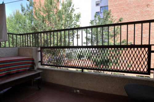 Bright and cosy single bedroom in a 4-bedroom apartment near Universidad Laboral - Gallery - 13