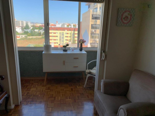 Nice single bedroom in 5-bedroom flat, close to Faculdade de Ciências da Universidade de Lisboa