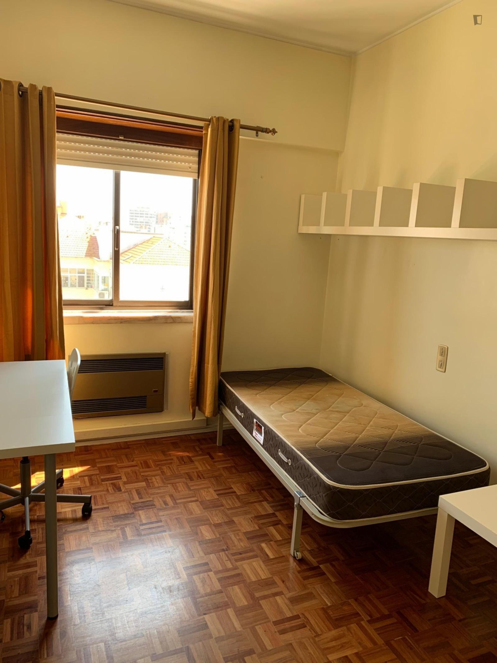 Nice Single Bedroom In 5-Bedroom Flat, Close To Faculdade De Ciências Da Universidade De Lisboa - Nice single bedroom in 5-bedroom flat, close to Faculdade de Ciências da Universidade de Lisboa - Gallery - 1