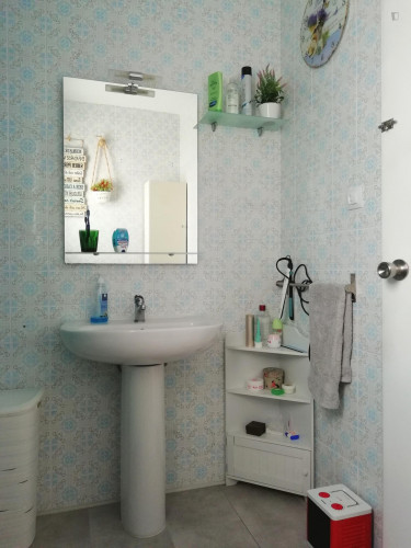 Single bedroom in 3-bedroom apartment - Gallery - 11