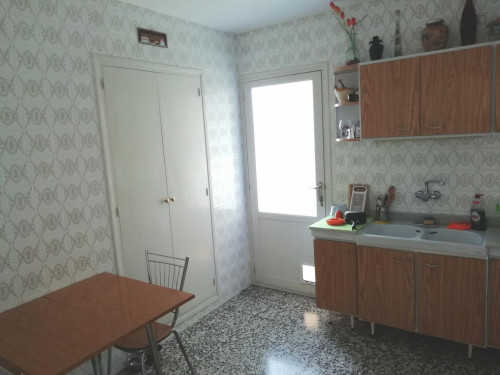 Single bedroom in 3-bedroom apartment - Gallery - 7