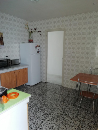 Single bedroom in 3-bedroom apartment - Gallery - 8