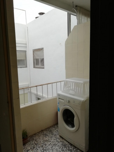 Single bedroom in 3-bedroom apartment - Gallery - 9
