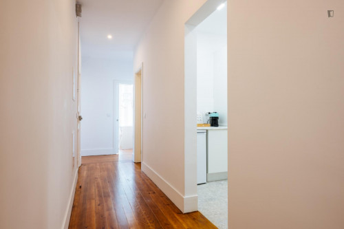 Sunny single bedroom with a balcony, in Arroios  - Gallery -  5