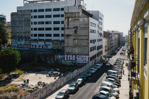 Sunny single bedroom with a balcony, in Arroios