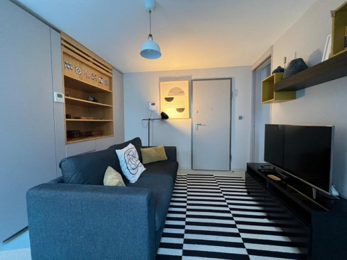 Stunning 1-bedroom flat very close to Avenida metro station