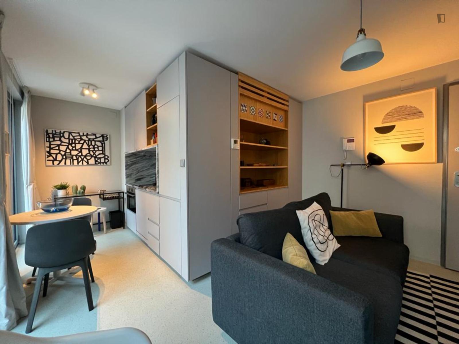 Stunning 1-Bedroom Flat Very Close To Avenida Metro Station - 1