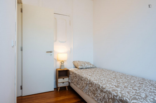Inviting single bedroom in Arroios