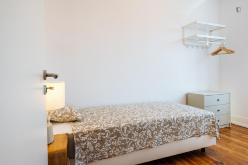 Inviting single bedroom in Arroios