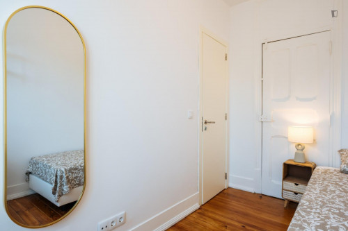 Inviting single bedroom in Arroios  - Gallery -  5