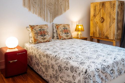 Classy double ensuite bedroom in Arroios