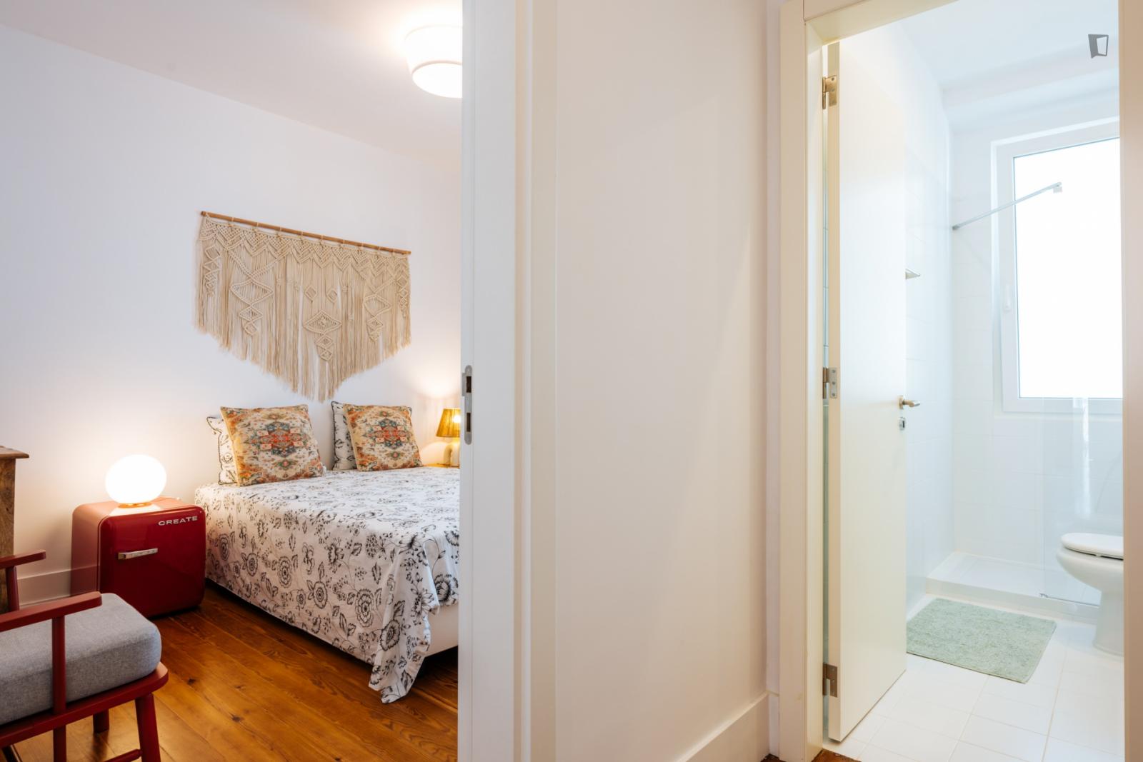  Classy Double Ensuite Bedroom In Arroios  -  Classy double ensuite bedroom in Arroios  - Gallery -  1