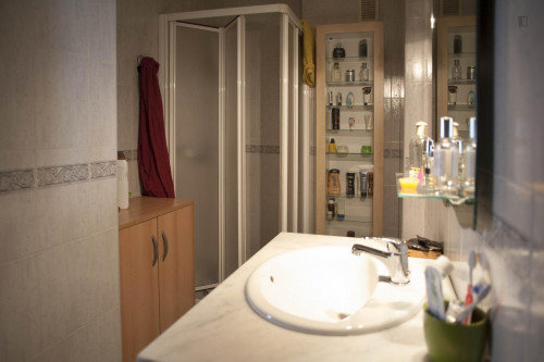Suitable single bedroom in a 3-bedroom flat, in La Negrilla - Gallery - 10