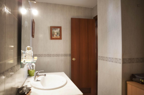 Suitable single bedroom in a 3-bedroom flat, in La Negrilla - Gallery - 11