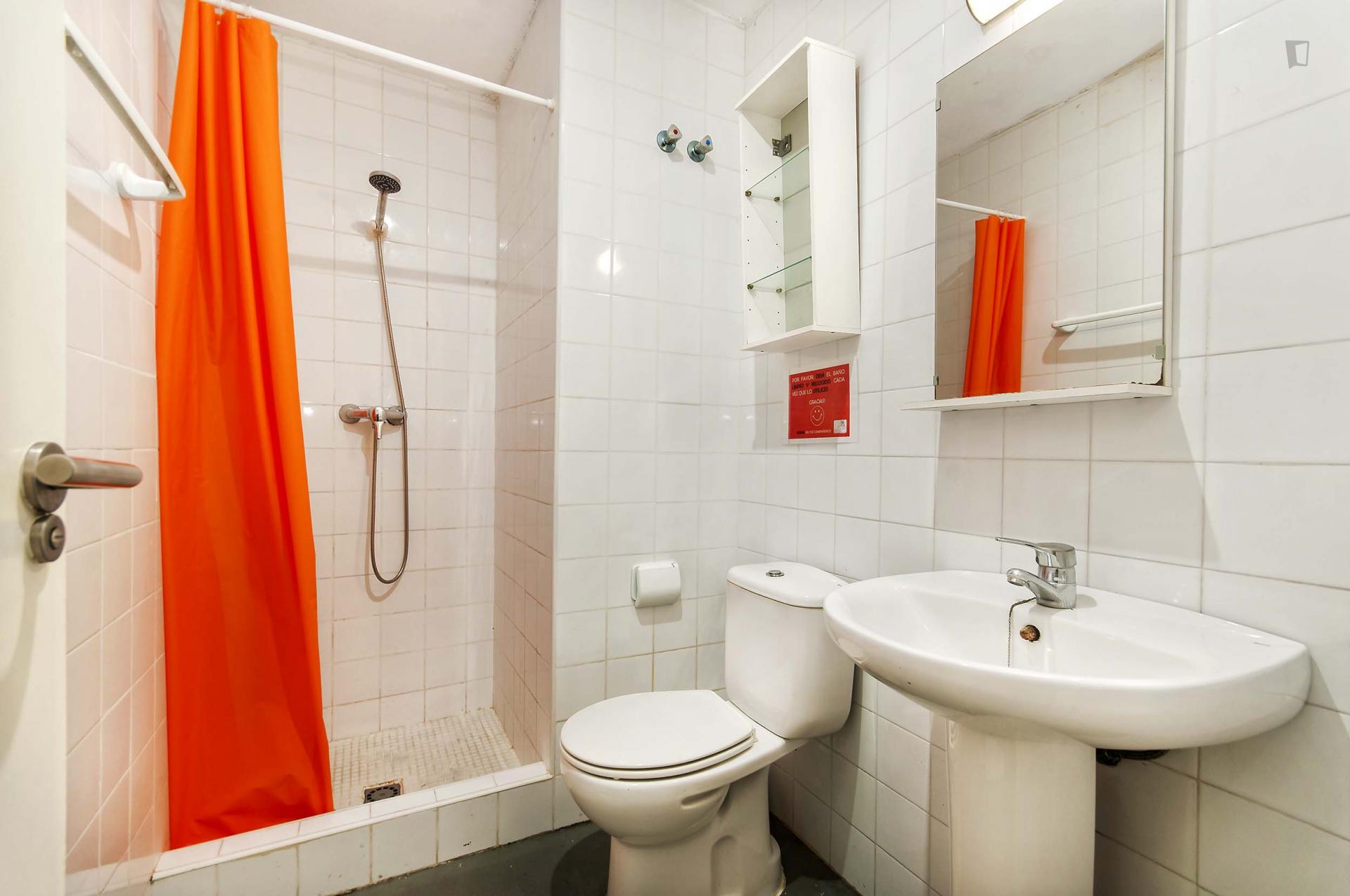 Lovely double bedroom close to Mercado train station
