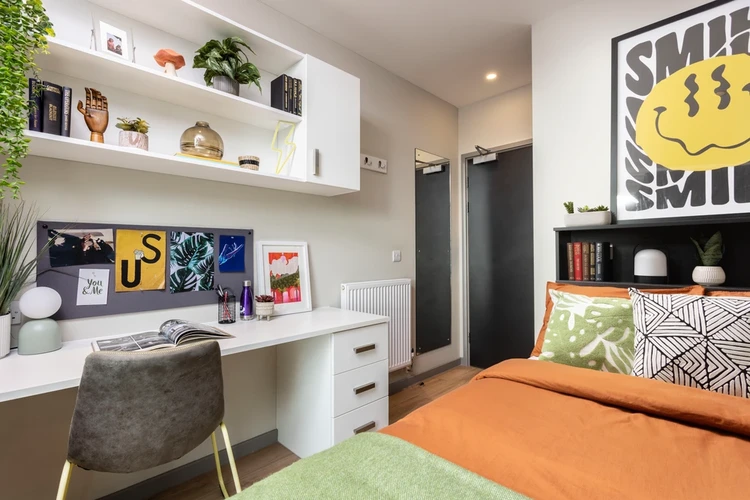  Highest Double Non En-Suite: Three Bedroom Flat  -  Arch View House  - Gallery -  2