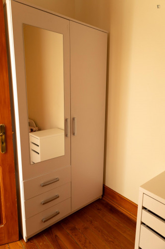 Comfy double bedroom near Parque Eduardo VII - Gallery - 5