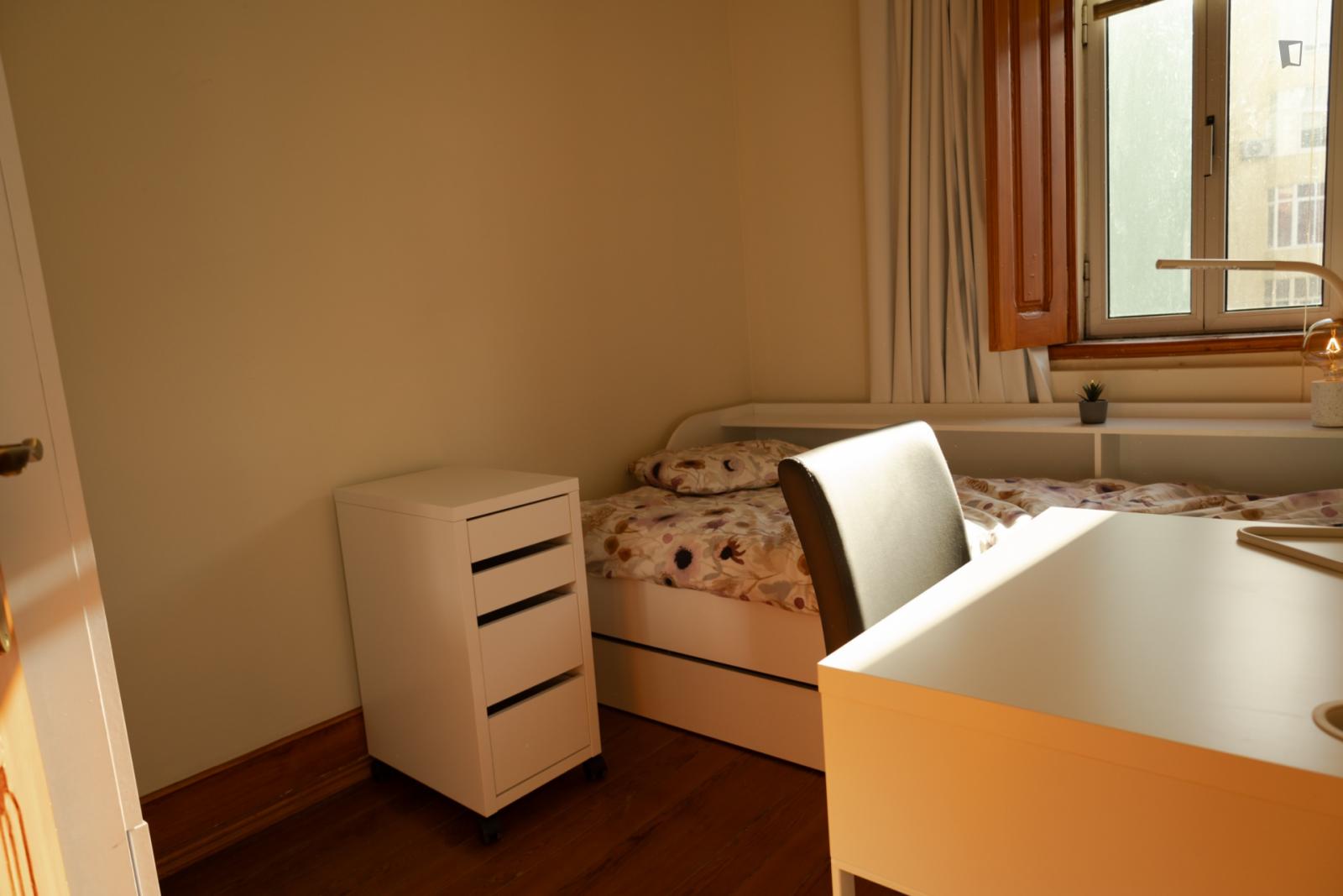 Comfy Double Bedroom Near Parque Eduardo VII - 1