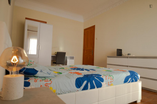 Amazing double bedroom near Avenida da Liberdade
