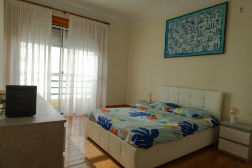 Amazing double bedroom near Avenida da Liberdade