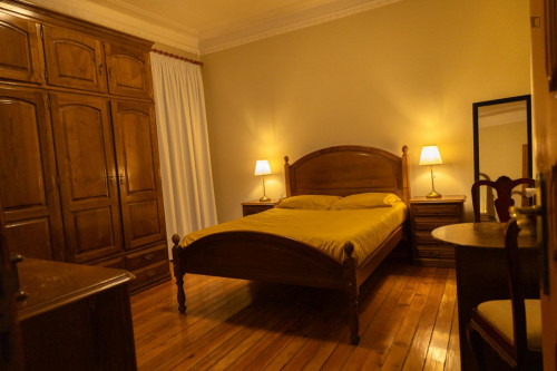 Homely double bedroom near Parque Eduardo VII