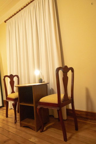 Homely double bedroom near Parque Eduardo VII