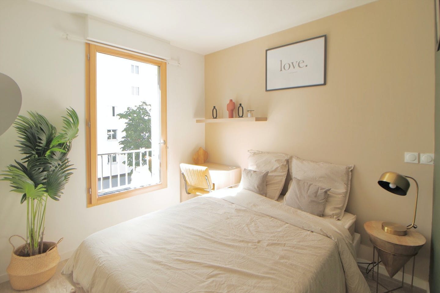 Move Into This Sophisticated 9 M² Room - 1