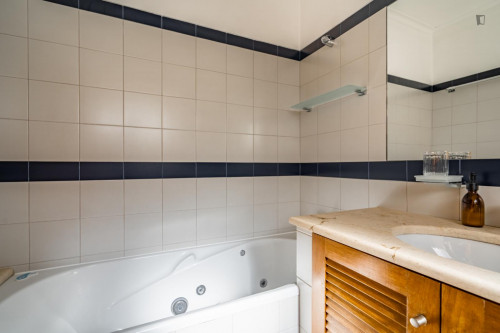 Sunny 2-bedroom apartment in Sesimbra