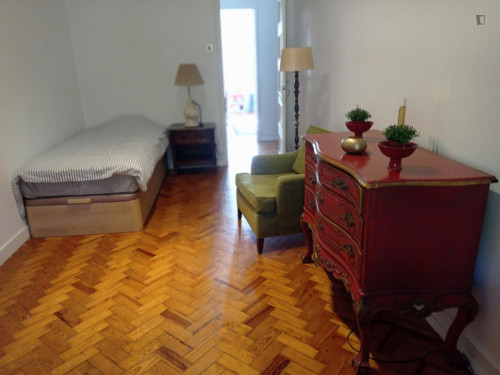 Comfy single bedroom close to Arroios metro station  - Gallery -  5