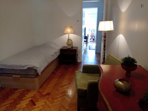 Comfy single bedroom close to Arroios metro station